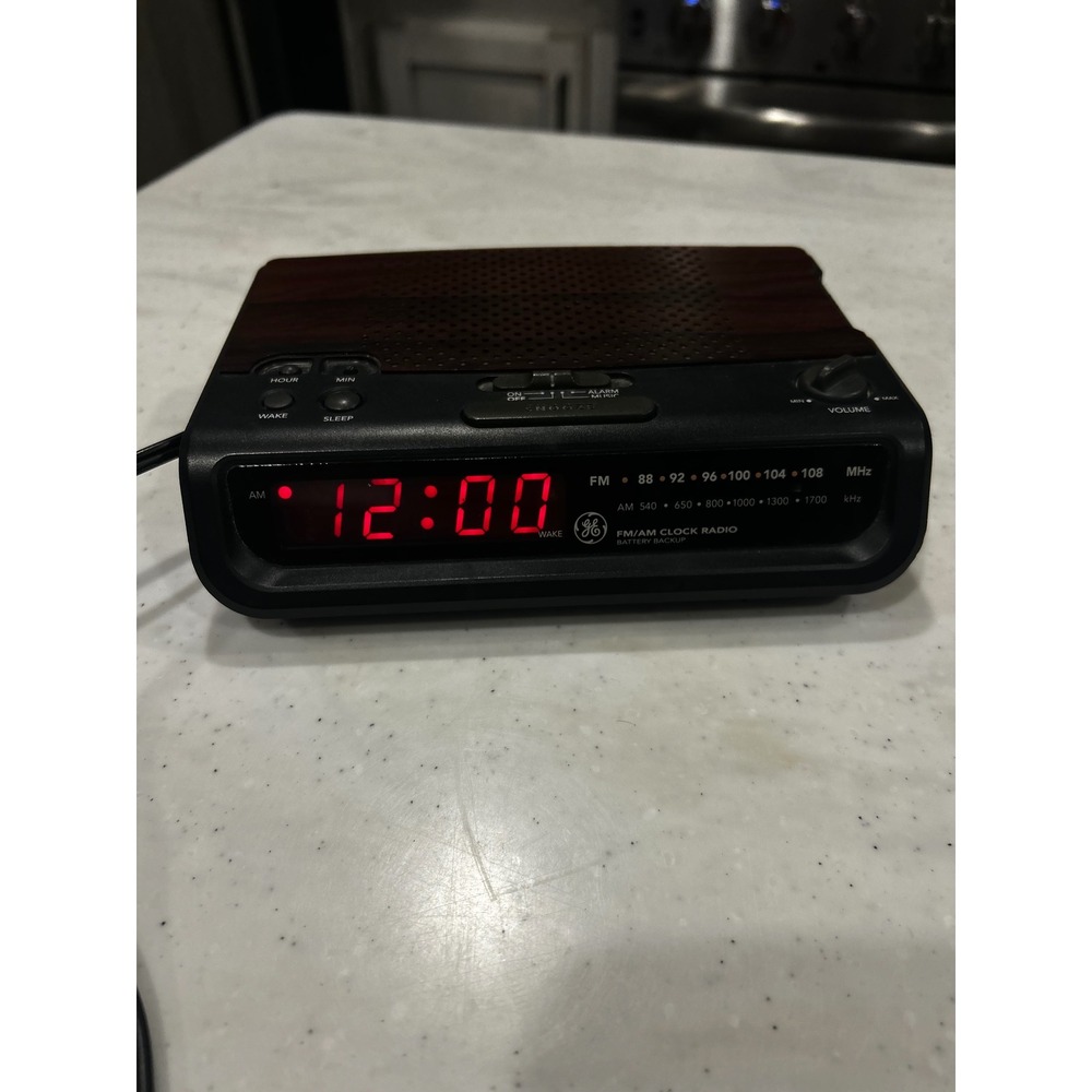 GE Vintage Alarm Clock Radio Wood Grain FM AM Digital Red LED Model 7-4613A